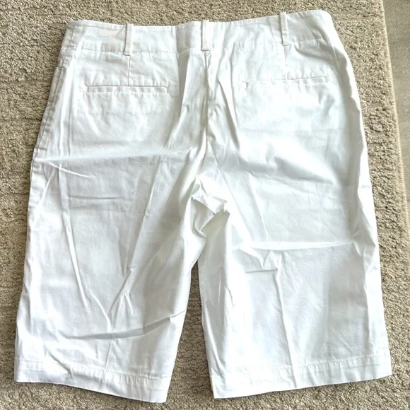 *LIKE NEW* Talbots Women's Perfect Crisp White Flat Front Bermuda Shorts - 8 - Picture 7 of 10